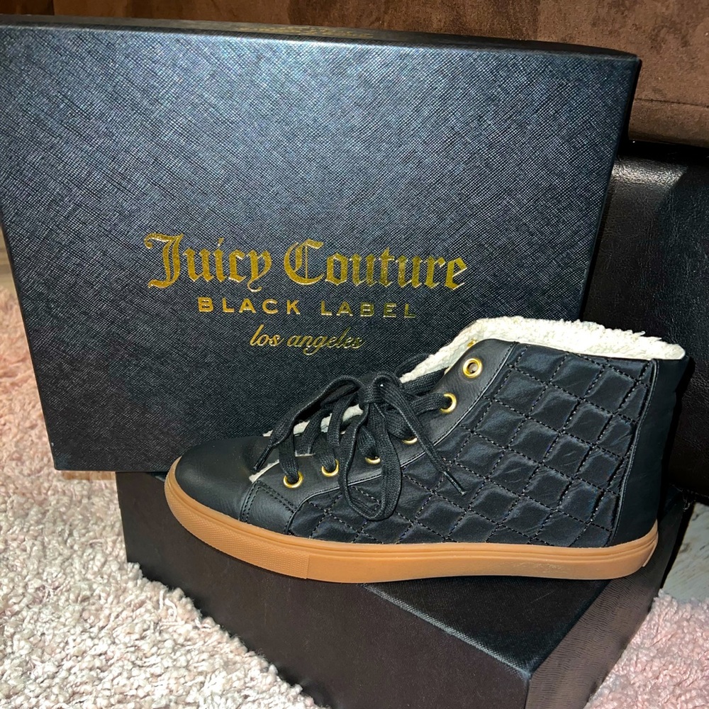 Juicy couture comfy bootie/sneaker